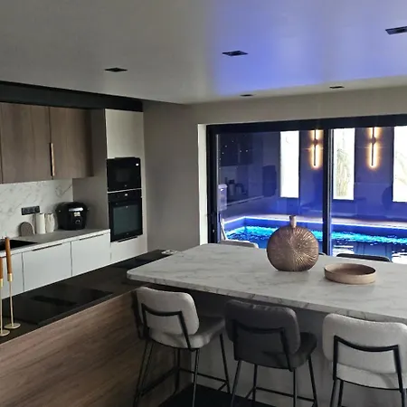 O Temps Suspendu Piscine Interieure, Spa, Sauna Prives En Campagne