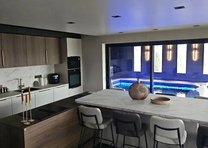 O Temps Suspendu Piscine Interieure, Spa, Sauna Prives En Campagne